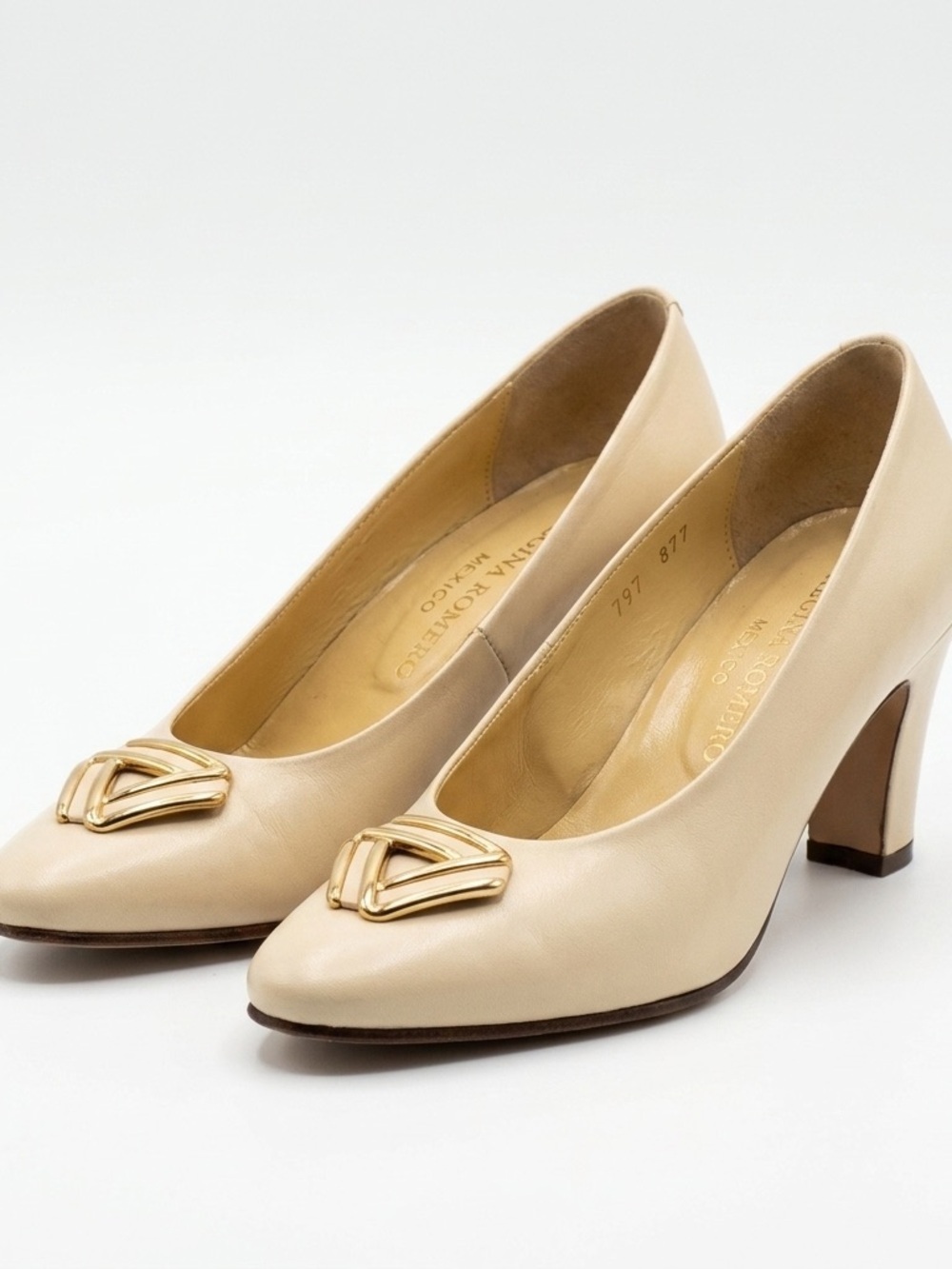 Regina Romero Vintage Beige Leather Geometric Pump 6.5 US / 3.5 MX
